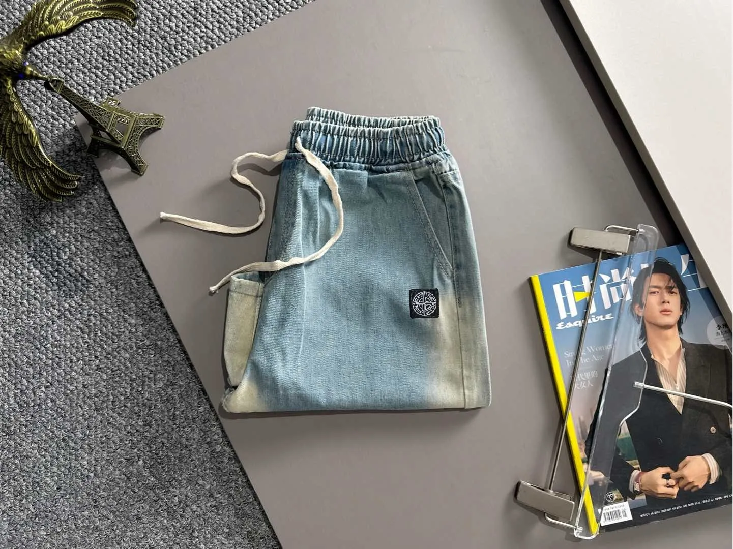 🅿️330 Stone Island 2025 new summer jeans and denim shorts are woven from imported Japanese Denim plain cotton denim fabrics. They are complete with three standards. The top stonewashing process makes the texture reach the old taste of the 1980s. It is soft, delicate, comfortable and breathable. The color has a modern and fashionable vicissitudes. The upper body is versatile and fashionable! Light luxury, a must-have item for daily commuting! Size: S-2XL (please state your height and weight when placing an order)